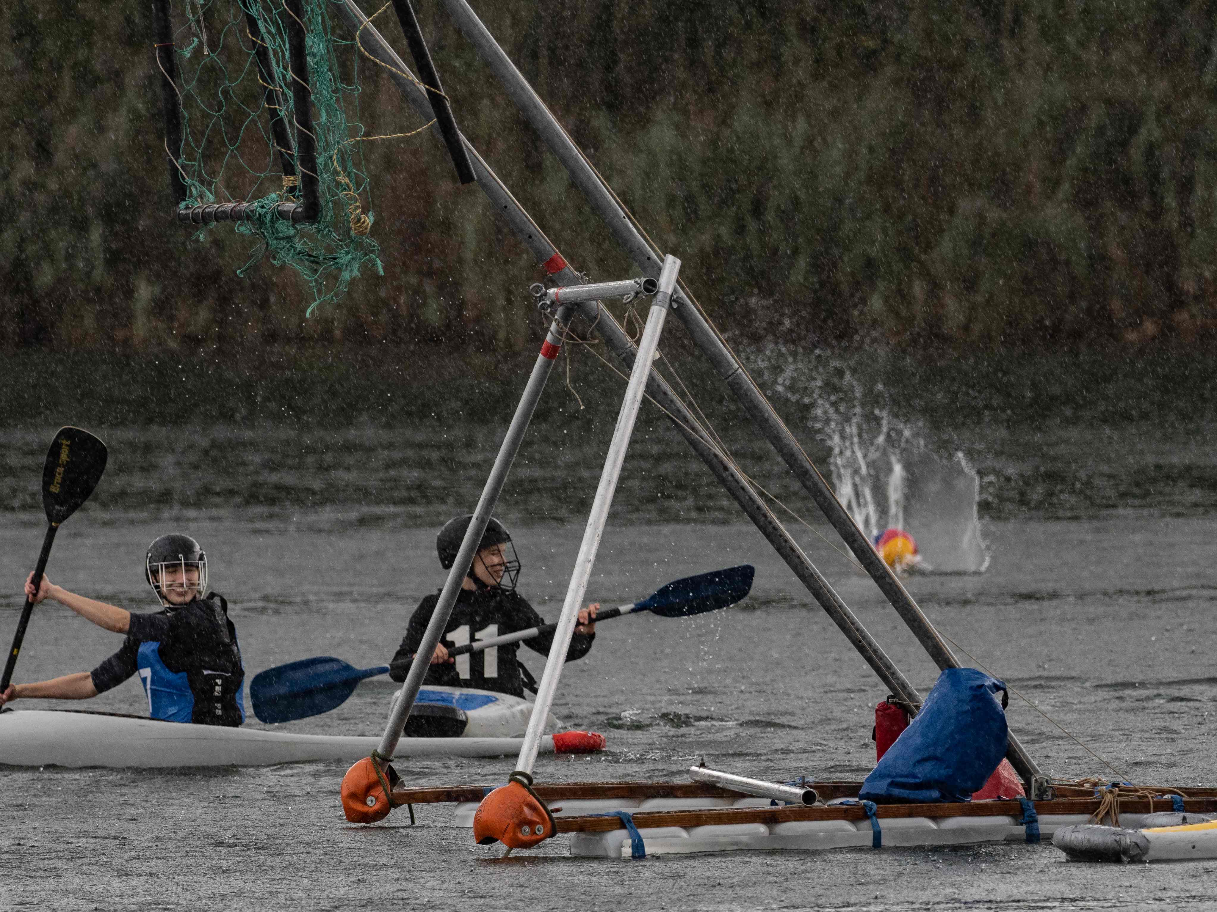 Polo spielen braucht Power im Arm für einen präzisen Wurf