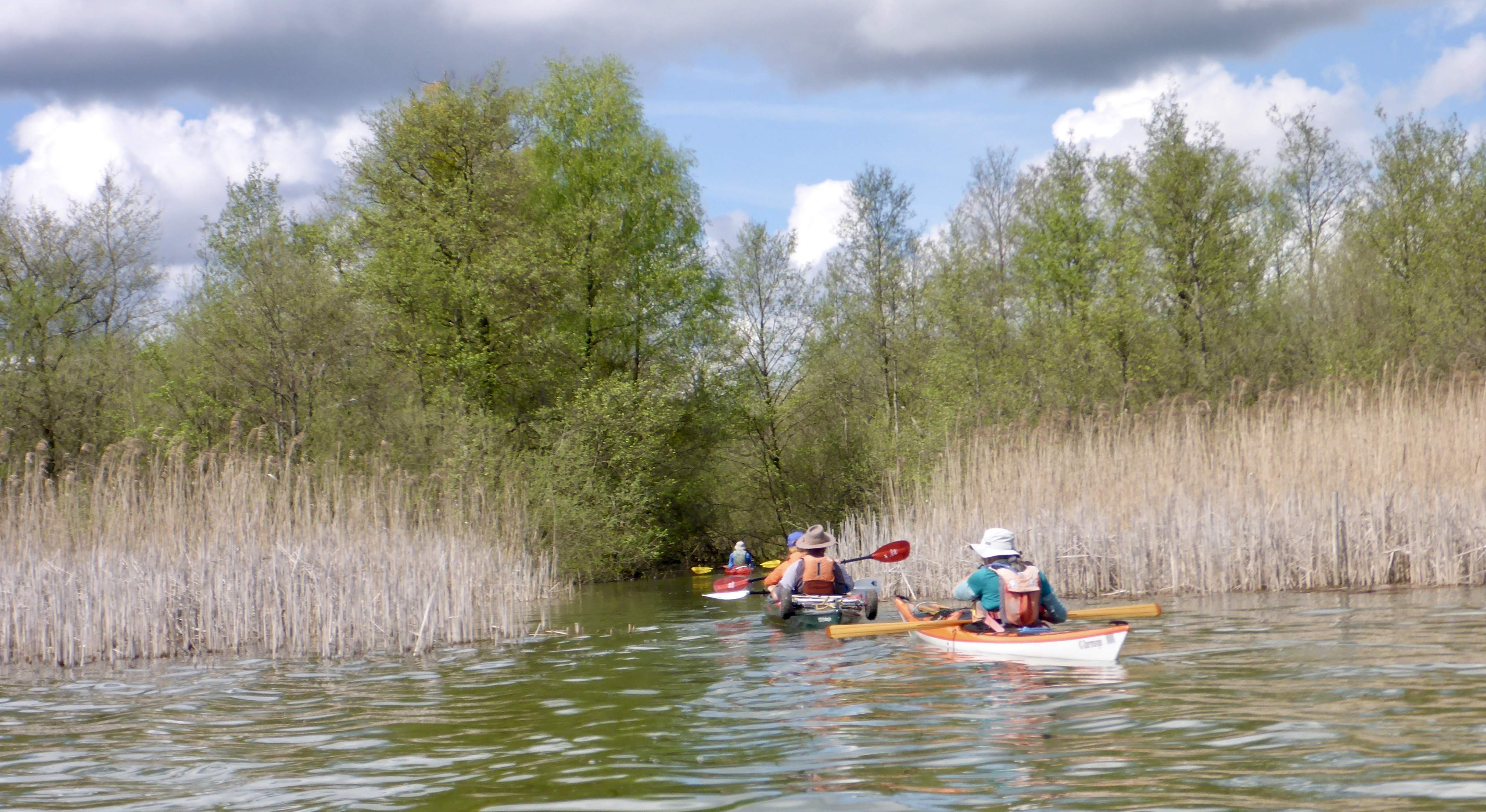 In aller Ruhe paddeln wir über den See 