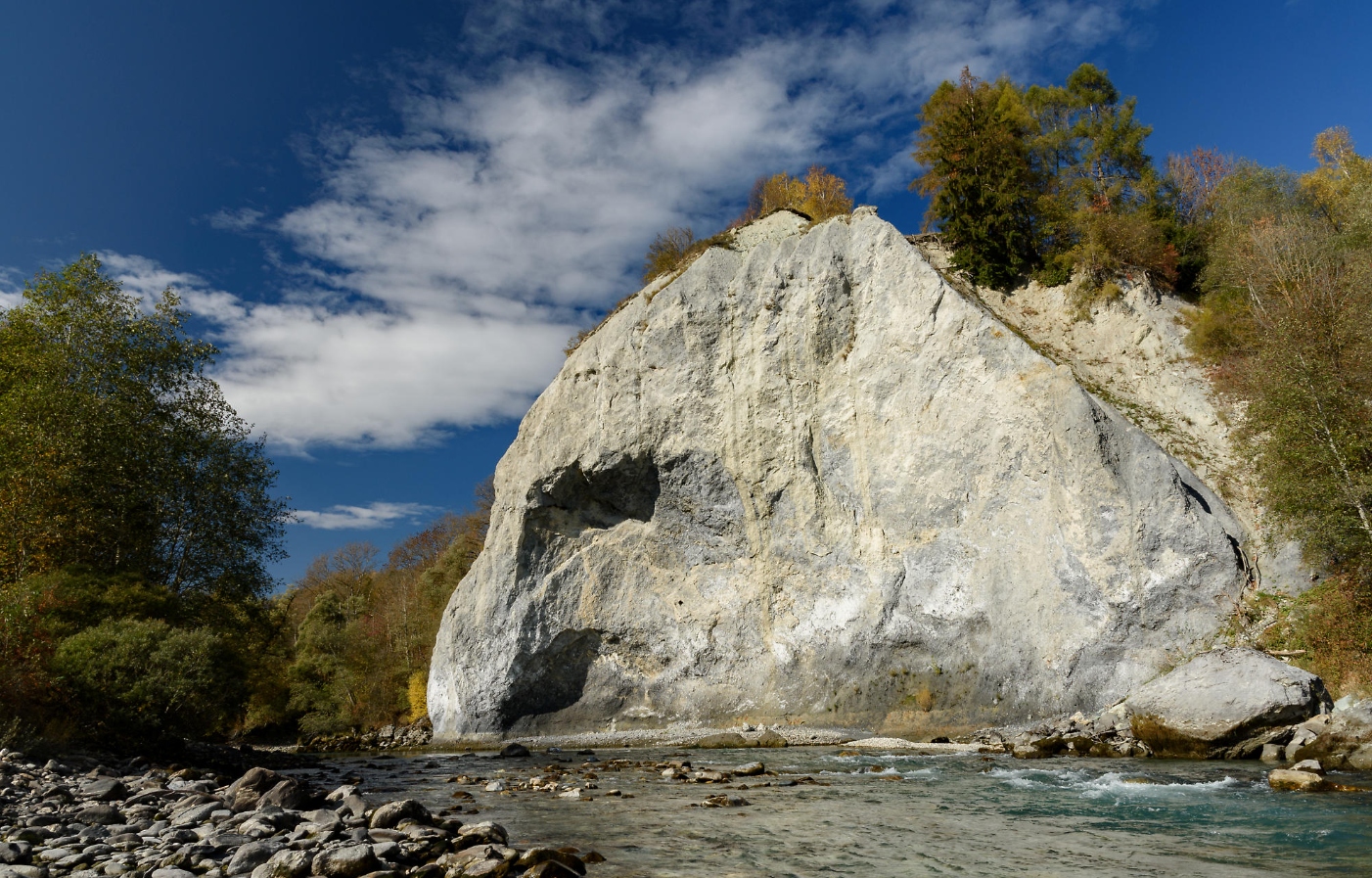 FFF: Vorderrhein-Schlucht mit beeindruckenden Felsen
